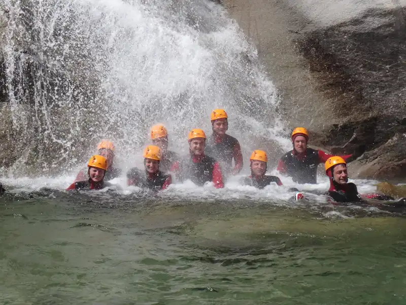 Canyoning Purcaraccia - Groupe sous les cascades de Bavella